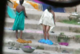 Hd गुणवत्ता के साथ भारतीय चाची स्नान में नदी 3 देखो पोर्न, सोना