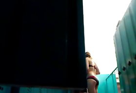 रूसी मशीनों पर लाइन चमकता मेरा लंड कैमरा लड़की