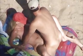 सेक्स अश्लील 2003 एक समुद्र तट की रूसी माँ और पिताजी